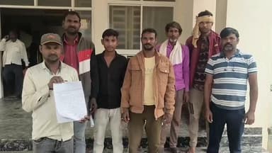 जौरा: गैपरा फाटक के पास रहने वाले लोगों ने आम रास्ते की मांग को लेकर एसडीएम कार्यालय में आवेदन दिया