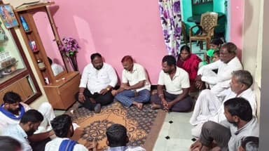 ಇಳಕಲ್: ತುಂಬ ಗ್ರಾಮದಲ್ಲಿ ಕೊಲೆಯಾದ ಮೃತನ ಮನೆಗೆ ಭೀಮ್ ಆರ್ಮಿ ಕರ್ನಾಟಕ ರಾಜಾಧ್ಯಕ್ಷ ಮತೀನ್ ಕುಮಾರ ಭೇಟಿ ಸ್ವಾಂತನ