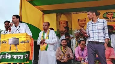 रघुनाथपुर: राजपुर खेल मैदान में चुनावी सभा को संबोधित करने पहुंचे तेज प्रताप यादव, कार्यकर्ताओं ने किया स्वागत