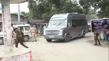 ওদালগুৰি: বড়োবজাৰত ধনশ্ৰীনদীত নিৰ্মাণ হবলগীয়া দলঙৰ আধাৰশিলা স্থাপন কৰে বিটিচিৰ প্ৰধান হাগ্ৰামা মহিলীৰীয়ে