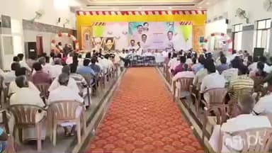 கலவை: கலவையில் உள்ள திருமண மண்டபத்தில் அதிமுக பூத் கமிட்டி நிர்வாகிகளுக்கான ஆலோசனைக் கூட்டம் நடைபெற்றது