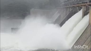 કડાણા: કડાણા ડેમમાં પાણીની આવકને લઇ બે ગેટ ખોલી છોડવામાં આવી રહ્યું છે પાણી