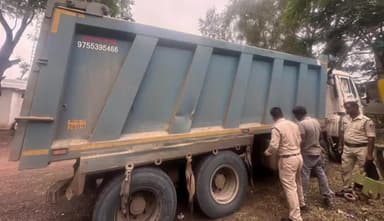 ठीकरी: खनिज विभाग द्वारा अवैध परिवहन करते ठीकरी क्षेत्र से ट्रैक्टर और डंपर किए जप्त