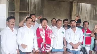 ধেমাজি: জন জাগৰণ অসম দলৰ কেন্দ্ৰীয় সভাপতি ৰাজু মেদকে কংগ্ৰেছত আনুষ্ঠানিকভাৱে যোগদান কৰি প্ৰতিক্ৰিয়া প্ৰকাশ কৰে 
গোগামুখত