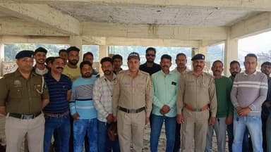 धर्मपुर: बस स्टैंड धर्मपुर पर नशा निवारण जागरूकता कार्यक्रम का थाना प्रभारी विनोद कुमार ने किया आयोजन