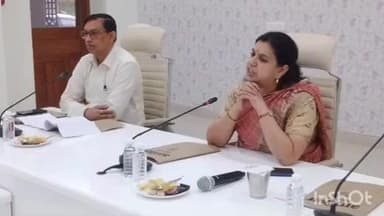 देेेवरिया: डीएम की अध्यक्षता में कलेक्ट्रेट के सभागार में धान खरीद प्रक्रिया पर आयोजित हुई बैठक