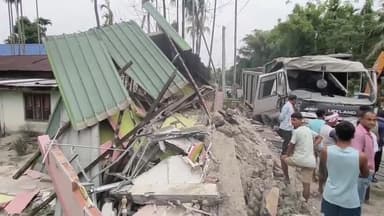 ছিপাঝাৰ: সেনাপতিপাৰাত পথ দুৰ্ঘটনা, নিয়ন্ত্ৰণ হেৰুৱাই মানুহৰ ঘৰত সোমাল ড্ৰামপাৰ