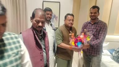 सगमा: सगमा प्रखंड के सोनडीहा गांव के राशन लाभुकों ने विधायक को दिया आवेदन