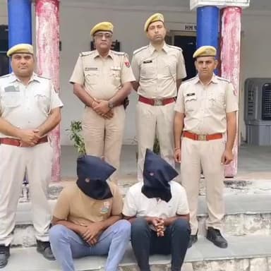 अकेली महिला के साथ लूट करने वाले नाथ गैंग के दो शातीर अभियुक्त गिरफतार।
ऽ जिला विशेष टीम एवं पुलिस थाना बोरून्दा द्वारा सीसीटीवी कैमरे एवं तकनीकि डाटाबैस के आधार पर लूट की घटना का किया पर्दाफाश।
ऽ नाथ गैंग के सदस्य साधू के वेश में लूट की