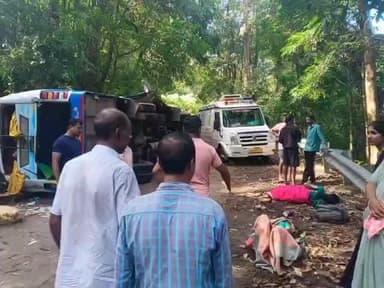 ಕಡಬ: ಬಿಸಿಲೆ ಘಾಟ್ ರಸ್ತೆಯ ತಿರುವಿನಲ್ಲಿ ಮದುವೆಗೆ ತೆರಳುತ್ತಿದ್ದ ಟೆಂಪೋ ವಾಹನ ಪಲ್ಟಿ