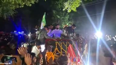 महनार: महनार में एनडीए उम्मीदवार उमेश सिंह कुशवाहा के समर्थन में चिराग पासवान का रोड शो, उमड़ा जनसैलाब