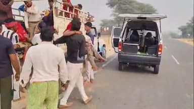 खाजूवाला: 18 केजेडी के पास मजदूरों को ले जा रही पिकअप पलटी, एक दर्जन मजदूर घायल हुए