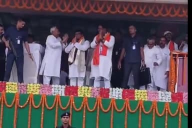 खोदावंदपुर: प्रखंड मुख्यालय मैदान में CM नीतीश कुमार ने चुनावी सभा को संबोधित किया, कहा- बिहार में बहुत विकास हुआ