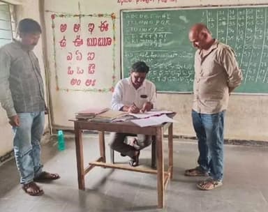 పిట్లం: వెనుకబడిన విద్యార్థులపై ప్రత్యేక శ్రద్ధ చూపాలని ఉపాధ్యాయులకు సూచించిన ఎంఈఓ దేవిసింగ్