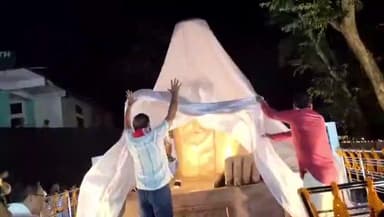 উত্তৰ লক্ষীমপুৰ: দুদিনীয়া কাৰ্যসূচীৰে নগৰত উপস্থিত মুখ্যমন্ত্ৰী ড০ হিমন্ত বিশ্ব শৰ্মা, উন্মোচন কৰিলে ড০ ভূপেন হাজৰিকাৰ বিশাল প্রতিমূৰ্তি