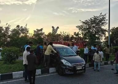 భిక్కనూర్: 44వ జాతీయ రహదారిపై రోడ్డు ప్రమాదం, తప్పిన ప్రాణనష్టం, కేసు నమోదు చేసిన భిక్కనూరు పోలీసులు