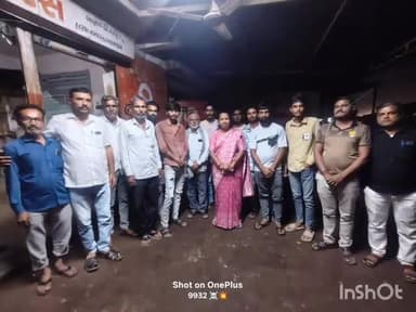 સાંતલપુર: બસ સ્ટેન્ડ નજીક કોંગ્રેસના સાંસદે કોંગ્રેસી કાર્યકર્તાઓ સાથે શુભેચ્છા મુલાકાત કરી