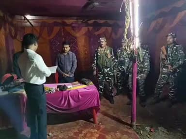 तरियानी चौक: डीएम ने आधी रात को शिवहर-मुज़फ्फरपुर सीमा पर बने चेक पोस्ट का औचक निरीक्षण किया