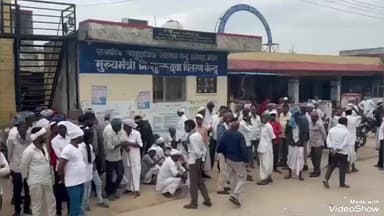 चितलवाना: अज्ञात वाहन की टक्कर से दो राहगीरों की मौत के मामले में ग्रामीणों ने किया प्रदर्शन, 20 घंटे बाद हुआ पोस्टमार्टम