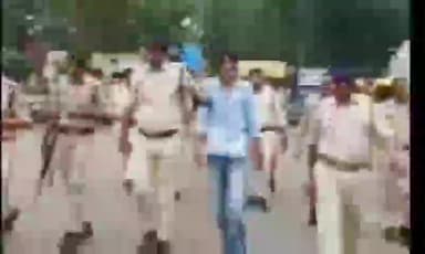 झाबुआ: मेघनगर में बालिका से छेड़छाड़ करने वाले आरोपी का झाबुआ में पुलिस ने निकाला जुलूस