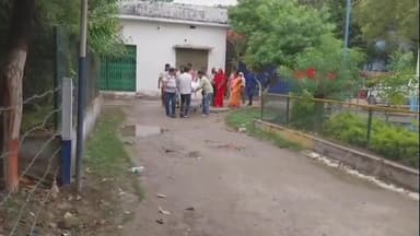 अररिया: मटियारी में सड़क दुर्घटना में एक महिला की मौत, पति गंभीर रूप से घायल, इलाज के लिए सदर अस्पताल में भर्ती