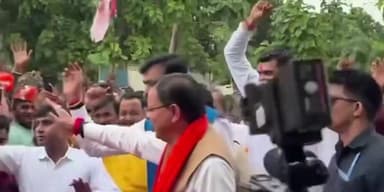 अरेराज: हरसिद्धि में एनडीए की चुनावी सभा को उत्तराखंड के मुख्यमंत्री पुष्कर सिंह धामी ने संबोधित किया