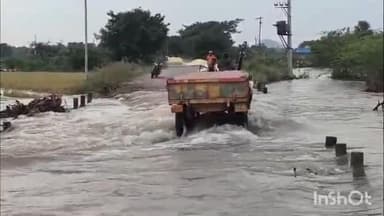 తిమ్మాపూర్ ఎల్ఎండీ కాలనీ: భారీ వర్షాలకు కొట్టుకు పోయిన పోలంపల్లి లో లెవల్ బ్రిడ్జ్