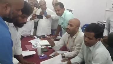 ನಾಗಮಂಗಲ: ಪಟ್ಟಣದಲ್ಲಿ ತಾಲೂಕು ಆಡಳಿತ ಸೌಧದ ವಿವಿಧ ಇಲಾಖೆಗಳ ಅಧಿಕಾರಿಗಳು ಮತ್ತು ನೌಕರರ ಸಭೆ ನಡೆಸಿದ ಜಿಲ್ಲಾಧಿಕಾರಿ ಡಾ. ಕುಮಾರ್