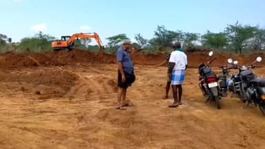 குஜிலியம்பாறை: வாணிக்கரையில் இரவு பகலாக மண் அள்ளிய வாகனத்தை சிறைபிடித்த விவசாயிகள்