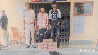 कुचायकोट: बरवा चेकपोस्ट के पास पुलिस ने 41 लीटर शराब के साथ दो मोटरसाइकिल सवारों को किया गिरफ्तार