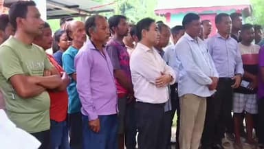 চাৰিদুৱাৰ: ঢেঁকীপেলোৱা গাঁৱৰ বাসিন্দা সৰুকন বসুমতাৰীৰ ভাৰতীয় সেনা বাহিনীত কৰ্মৰত অৱস্থাত আকস্মিক মৃত্যু,তেখেতৰ ঘৰত উপস্থিত বিধায়ক