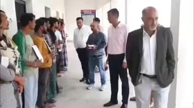 भिनगा: न्यायाधीश, डीएम और एसपी ने भिनगा जेल का किया निरीक्षण, जेल अधीक्षक को दिए निर्देश- जाति धर्म का भेदभाव न रखा जाए ध्यान