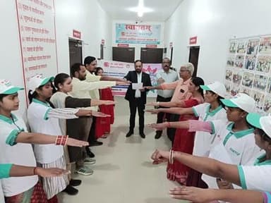 भीटी: बैंक ऑफ़ बड़ौदा के क्षेत्रीय प्रमुख ने आरसेटी पहुंचकर कर्मचारियों और प्रशिक्षुओं को दिलाई सत्य निष्ठा की शपथ