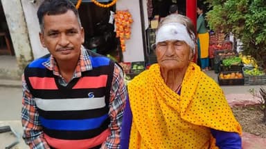 कांडा: बजीना गांव में 81 वर्षीय वृद्ध महिला बसंती कांडपाल पर बंदरों ने किया हमला, सिर में लगे 5 टांके, वन विभाग की टीम मौके पर