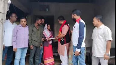 শদিয়া: বোকাপথাৰ গাঁওত পথ দুৰ্ঘটনাত মৃত্যু ঘটা
ব্যক্তিৰ পৰিয়ালক দুই লাখ টকাৰ আৰ্থিক সাহায্যৰ চেক প্ৰদান বিধায়ক বলীন চেতিয়াৰ