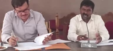 ಮಳವಳ್ಳಿ: ಪಟ್ಟಣದಲ್ಲಿ ನಡೆದ ಗ್ಯಾರೆಂಟಿ ಸಮಿತಿ ಸಭೆ, ಸಮಾವೇಶಕ್ಕೆ ಫಲಾನುಭವಿಗಳನ್ನು ಕರೆತರಲು ಅಧ್ಯಕ್ಷರಾದ ಮಾದೇಶ ಮನವಿ