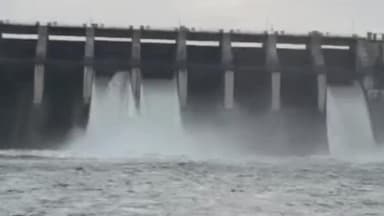जिंतूर: येलदरी धरणातून पूर्ण नदीपात्रात पाण्याचा विसर्ग सुरू : नागरिकांना सतर्कतेचा इशारा