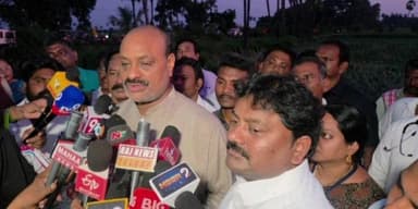 అవనిగడ్డ: వెంట్రప్రగడ గ్రామంలో నష్టపోయిన వరి పొలాలను పరిశీలించిన మంత్రి అచ్చన్నాయుడు