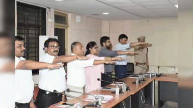 ઉમરપાડા: જિલ્લા કલેક્ટર ઓફિસ ખાતે રાષ્ટ્રીય એકતા શપથ લેવામાં આવ્યો.