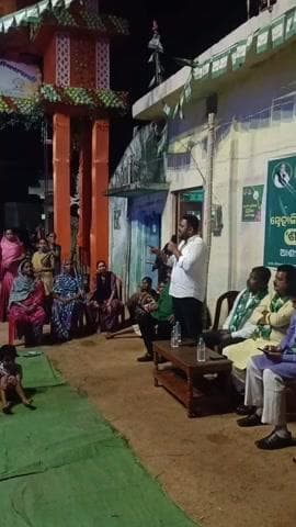 ପିପିଲି: ନୂଆପଡ଼ା ଖରୀଆର ରୋଡ 3 ନଂ16 ନଂ  17 ନଂ ୱାର୍ଡରେ ଦଳୀୟ ନେତୃବୃନ୍ଦ  କର୍ମକର୍ତ୍ତାଙ୍କ ସହ ପ୍ରଚାରରେ ଯୋଗଦେଲେ ପିପିଲି ପୂର୍ବତନ ବିଧାୟକ l