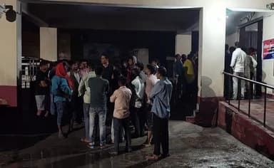 पारू: विशुनपुर जिवनरायन गांव में पुलिस के दुर्व्यवहार से ग्रामीणों में आक्रोश, थाने का किया घेराव