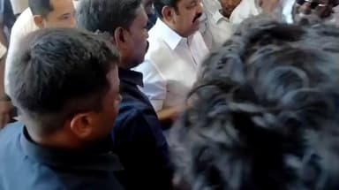 கமுதி: பசும்பொன் முத்துராமலிங்க தேவர் நினைவிடத்தில் அதிமுக கழக பொதுச் செயலாளர் எடப்பாடி பழனிச்சாமி மரியாதை