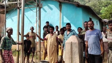 बंदगांव: कराईकेला के बंगरासाई गांव में जल मीनार खराब होने पर ग्रामीणों ने बैठक कर जताई नाराज़गी