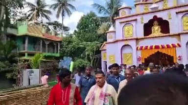 নন্দীগ্রাম ১: সাষ্টাঙ্গে দন্ডবত প্রনাম নিবেদন করে নন্দনায়ক বাড় তরুণ সংঘের ৭১তম জগদ্ধাত্রী পূজার শুভ সূচনা করলেন রাজ্যের বিরোধী দলনেতা