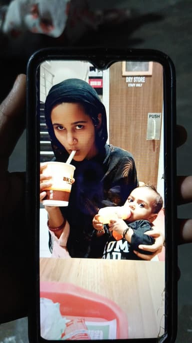 ye ladki muradnagar jalalpur road se chale gaye hai jise bhi ye mile to jarur bata dana 9119710307 🙏🏼