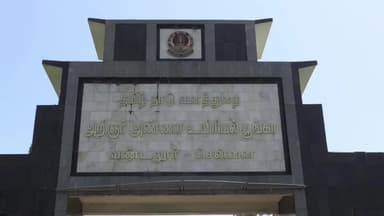 வண்டலூர்: வண்டலூரில் உள்ள உயிரியல் பூங்காவில் மூன்று நீர் யானைகள் 4 மாதங்களில் மூன்று குட்டிகளை போட்டுள்ளது