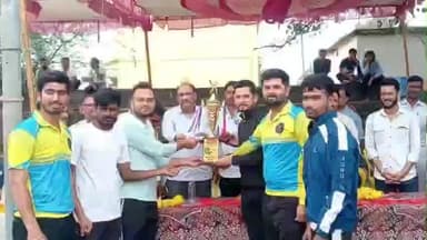 चांद: बादगांव में एक महीने से चल रही क्रिकेट प्रतियोगिता का समापन, विधायक ने बांटे इनाम