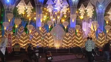 সিঙ্গুর: হুগলির চন্দননগরে বিখ্যাত বোড় পঞ্চানন তলা সার্বজনীন জগদ্ধাত্রী পূজা কমিটির এ বছরের থিম 'কল্পোদান Garden Of Imagination'