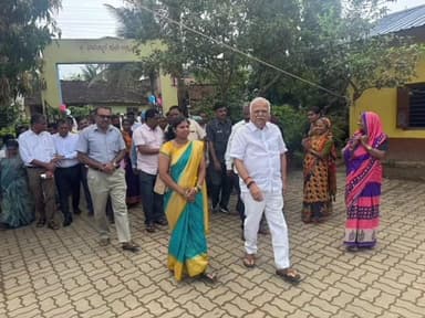 ಹಳಿಯಾಳ: ಮದ್ನಳ್ಳಿಯಲ್ಲಿ ವಿವಿಧ ಅಭಿವೃದ್ಧಿ ಕಾಮಗಾರಿಗಳಿಗೆ ಭೂಮಿ ಪೂಜೆ