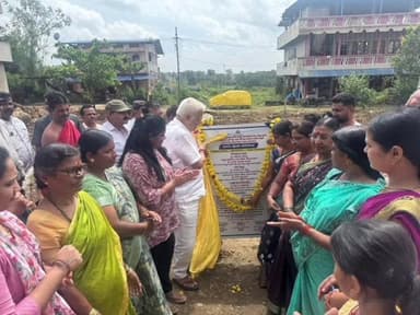 ಹಳಿಯಾಳ: ದುರ್ಗಾ ನಗರದಲ್ಲಿ ನಿರ್ಮಾಣಗೊಳ್ಳಲಿರುವ ಸಮುದಾಯ ಭವನದ ಕಾಮಗಾರಿಗೆ ಭೂಮಿ ಪೂಜೆ